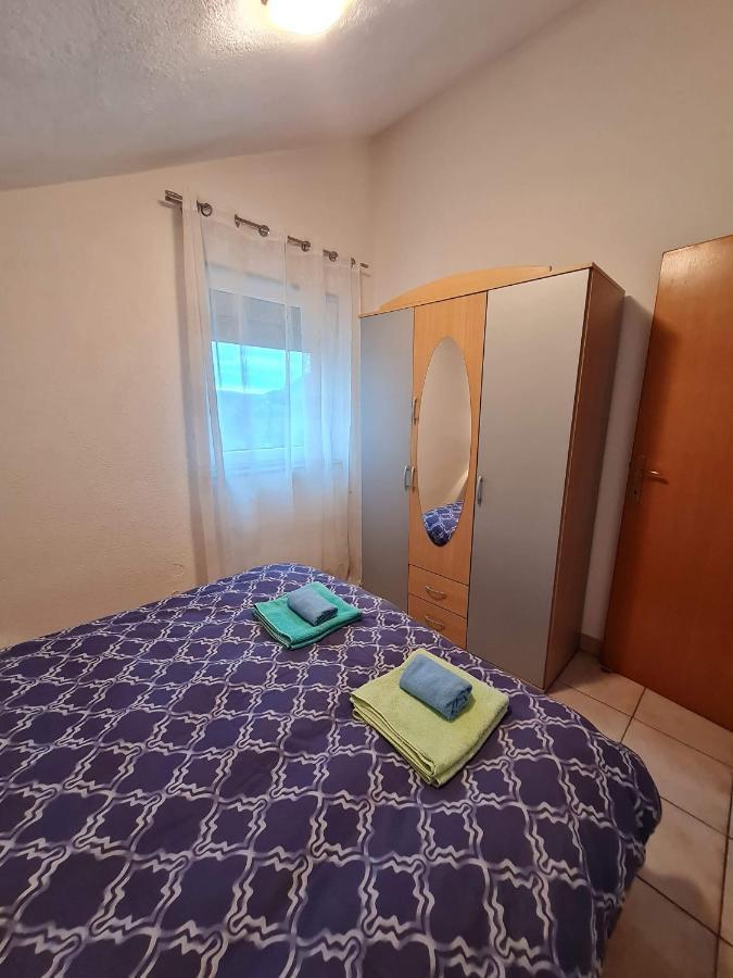 טריבאלי Apartments Nevistic מראה חיצוני תמונה