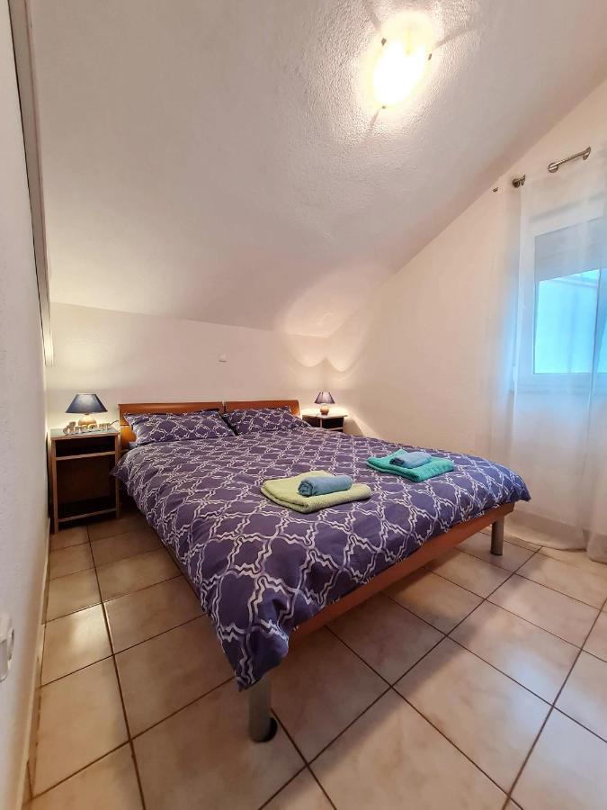 טריבאלי Apartments Nevistic מראה חיצוני תמונה