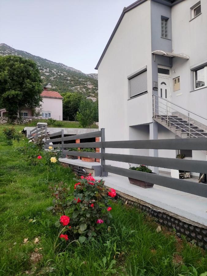 טריבאלי Apartments Nevistic מראה חיצוני תמונה