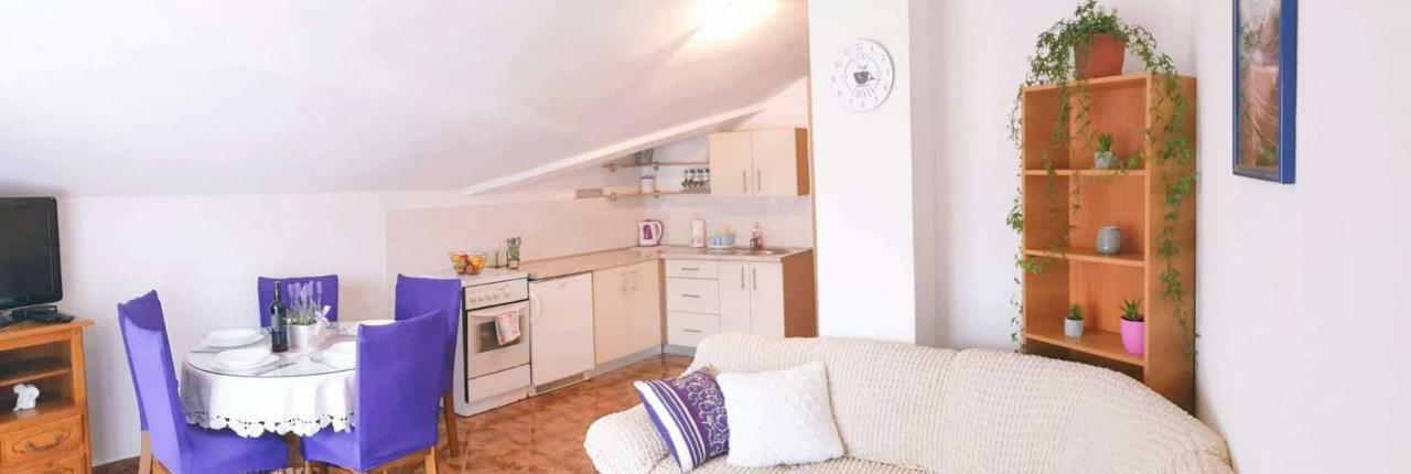 טריבאלי Apartments Nevistic מראה חיצוני תמונה
