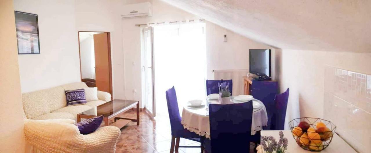 טריבאלי Apartments Nevistic מראה חיצוני תמונה