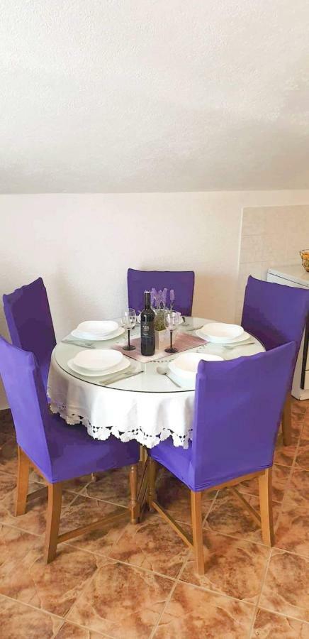 טריבאלי Apartments Nevistic מראה חיצוני תמונה