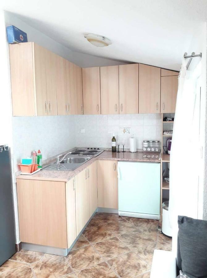 טריבאלי Apartments Nevistic מראה חיצוני תמונה