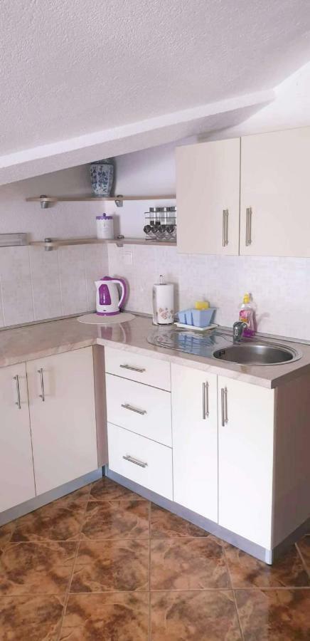 טריבאלי Apartments Nevistic מראה חיצוני תמונה
