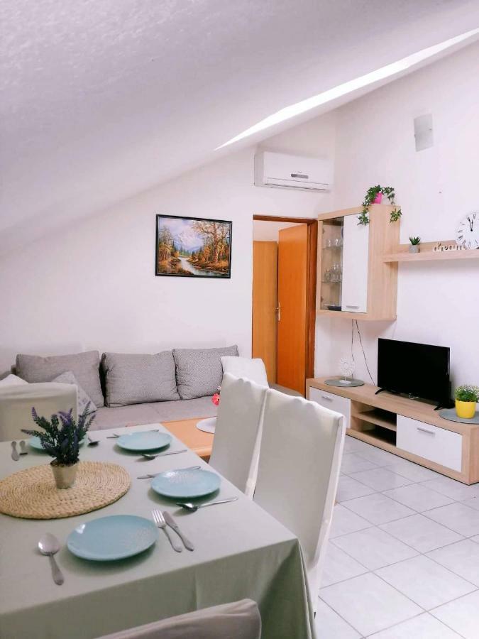 טריבאלי Apartments Nevistic מראה חיצוני תמונה