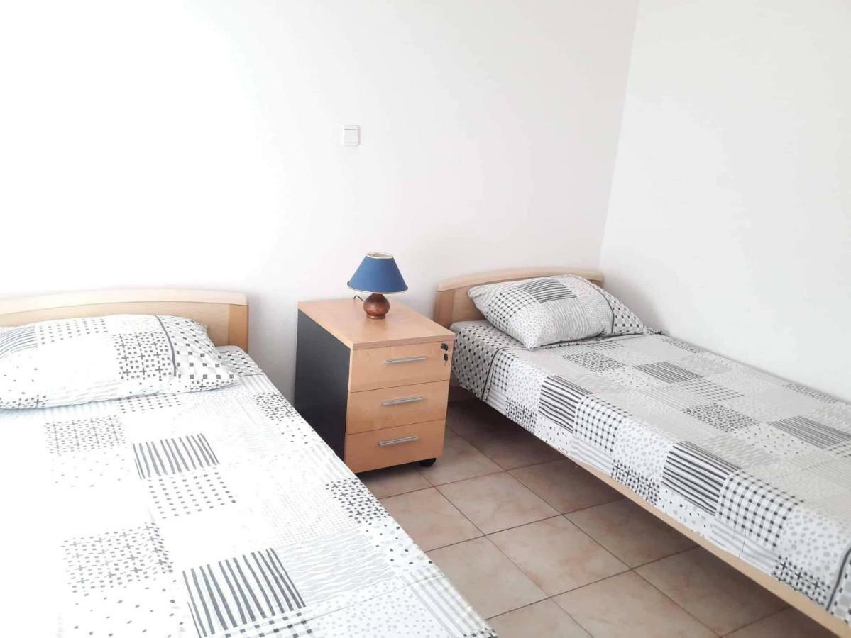 טריבאלי Apartments Nevistic מראה חיצוני תמונה