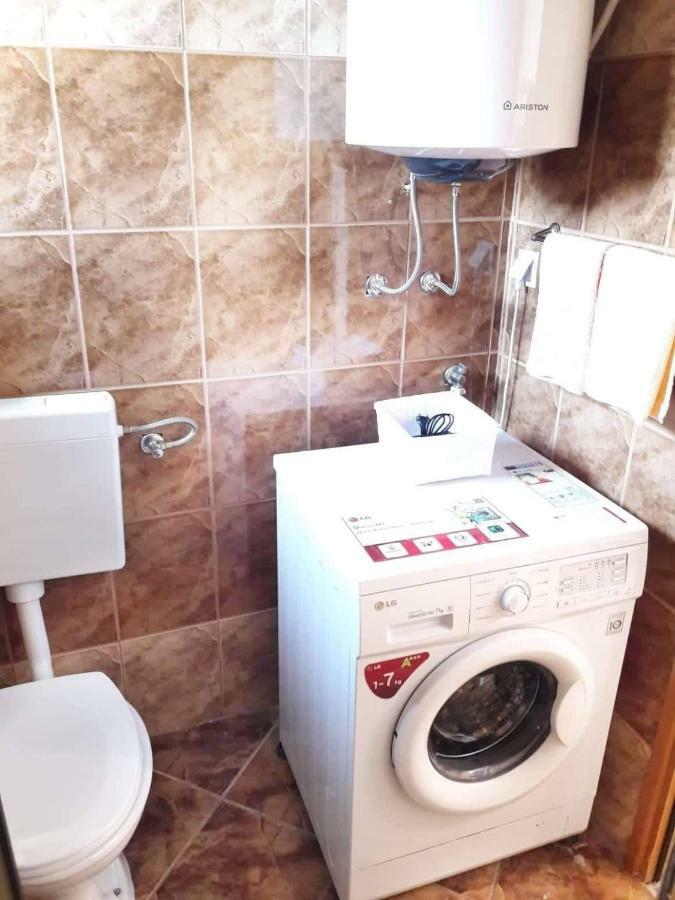 טריבאלי Apartments Nevistic מראה חיצוני תמונה