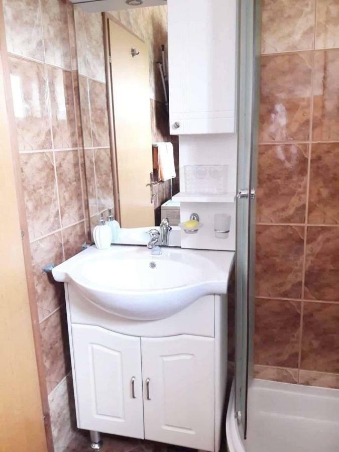 טריבאלי Apartments Nevistic מראה חיצוני תמונה