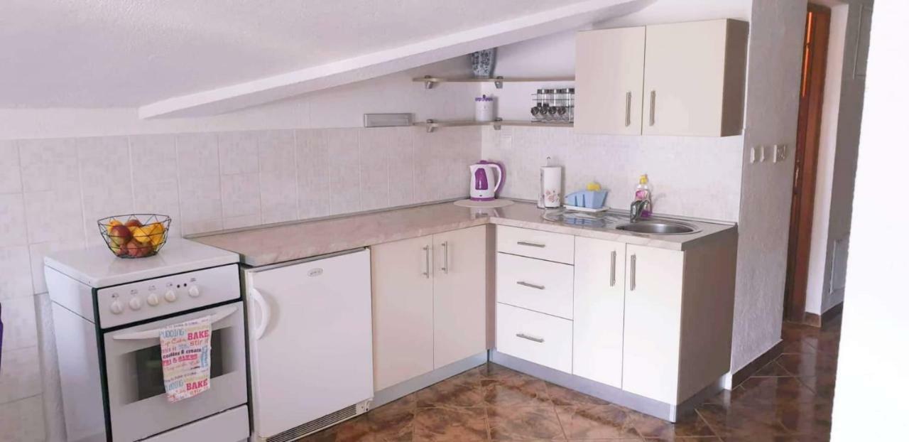 טריבאלי Apartments Nevistic מראה חיצוני תמונה