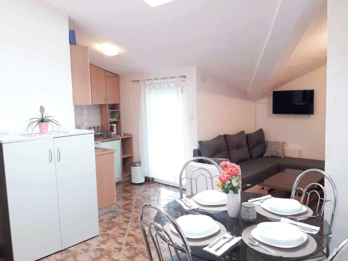 טריבאלי Apartments Nevistic מראה חיצוני תמונה