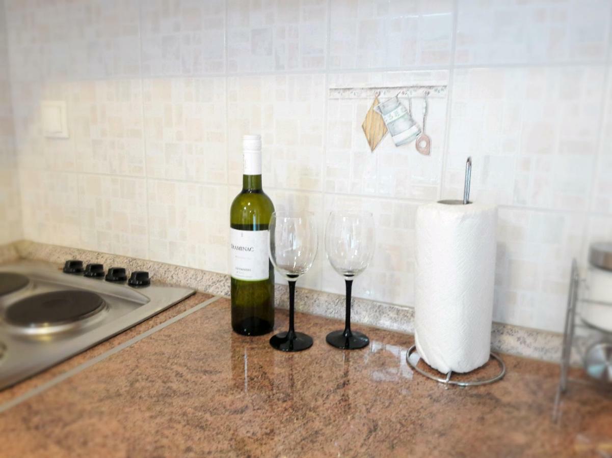טריבאלי Apartments Nevistic מראה חיצוני תמונה